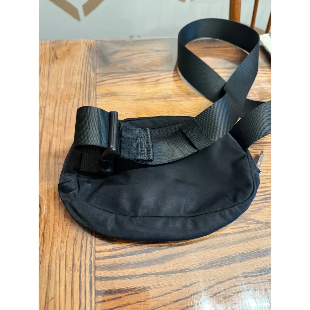 Lululemon Everywhere Belt Bag Women OS Black Nylon Adjustable Strap Fanny Pack